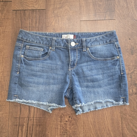 SO Pants - SO Denim Blue Women's Shorts Size 11 - Excellent Condition.